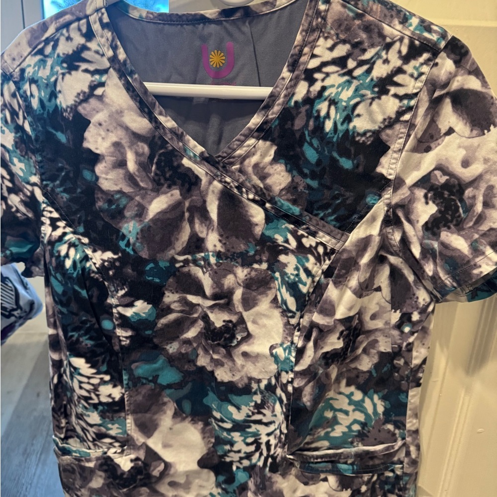 Urbane Women's Scrub Top with Floral Pattern in Black, Gray, and Teal